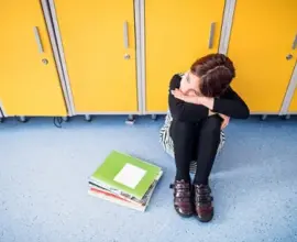 Psihiatrs Jaroslavs Priedeslaipa: Kā palīdzēt bērniem tikt galā ar skolas stresa izaicinājumiem