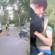 Agresīvs rīdzinieks Ziepniekkalnā neievēro likumu un uzbrūk policijai – incidents, kas satricina mieru