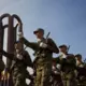 Aizsardzības stiprināšanai: Rumānija ievieš apmaksātu brīvprātīgo militāro dienestu jauniešiem