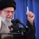 Ajatolla Hamenei pasludina 'vēsturisku uzvaru' pār ASV un Izraēlu pēc asiņainā konflikta