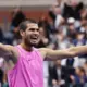 Alkarass triumfē "US Open" un atgūst ATP ranga pirmo pozīciju Trampa klātbūtnē