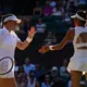 Aļona Ostapenko un suveja Šei pārraksta vēsturi, iekļūstot vimbldonas finālā un apdraudot pasaules ranga virsotni