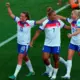 Anglijas lauvenes svin triumfālu atgriešanos Eiropas čempionātā, apspēlējot Nīderlandi ar 4:0