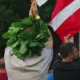 Anglijas pļavās mostas Jāņu gars: Gatavošanās vērienīgākajām latviešu svinībām ārpus dzimtenes