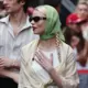 Anja Teilore-Džoija: F1 Stila Ikonas Neatkārtojamā Spēle ar Glamūru un Ātrumu