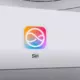 Apple Siri aizkavēšanās: Mākslīgais Intelekts vēl gaida, investori iesūdz tiesā
