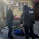 Atmaskota krāpnieku banda: Uzdojoties par finanšu regulatoriem, izvilināja naudu no ES pilsoņiem
