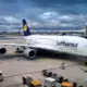Aviācijas vēji Latvijā: Lufthansa iepērk airBaltic – kas notiks ar biļešu cenām?