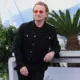 Bono atklāj dvēseli Kannās: mātes zaudējums, mīlestība un mūzikas glābjošais spēks jaunajā filmā