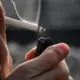 Briseles nodokļu spēles: vai dārgākas cigaretes glābs ES budžetu, vai veicinās kontrabandu?