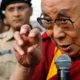 Dalailamas Svētais Tronis Igaunijā: Vēsturisks Dāvinājums Rojam Straideram un Izstāde Nacionālajā Muzejā