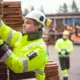 Darba Apģērbu Serviss: Kā Ārpakalpojums Atbrīvo Uzņēmumus no Raizēm un Ceļ Efektivitāti?