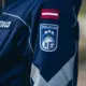 Daugavpilī aizturēts vīrietis par agresijas simbola izskrāpēšanu uz automašīnām: Kriminālprocess uzsākts