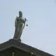 Desmit Tūkstoši Sūdzību Met Ēnu uz Polijas Prezidenta Vēlēšanām: Neziņa Valda Pēc Navrocka Uzvaras