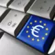 ECB ietur pauzi procentu likmēs, gaidot skaidrību par globālajām vēsmām