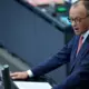 ES cīņa ar draudošajām ASV muitas nodevām: merza piesardzīgais optimisms pirms 1. augusta termiņa