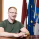 Elksniņa partijas “Sarauj, Latgale!” iespaidīgā uzvara Daugavpilī: finanšu aizkulises un politiskās spēles