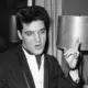 Elviss atdzīvojas Austrumlondonā: ieskaujošs šovs pārraksta leģendas stāstu