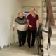Fizioterapeite Alise Pētersone: Kā Saulkrastu jūras vējš atgriež dzīvības dzirksti senioriem
