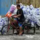 Globālais plastmasas līgums: Kā lobisti apdraud izšķirošās sarunas Ženēvā?