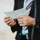Jaunievēlēto pašvaldību deputātu masveida atteikšanās no mandātiem: trauksmes zvans demokrātijai
