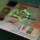 Jauno autovadītāju bums Latvijā: CSDD piecos mēnešos izsniedz par gandrīz 10% vairāk apliecību