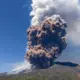 Jauns Etna izvirdums Sicīlijā: Sabrucis krāteris rada iespaidīgu lavas strūklaku