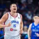 Jokiča Serbija eksaminē "EuroBasket 2025" konkurentus, Rīga vēro elpu aizraujošas cīņas