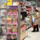 Kad maizei palikusi diena līdz termiņa beigām: Rimi un Maxima produktu nocenošanas aizkulises atklājas