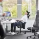 Kādus Ofisa Krēslus Izvēlas Lielas Korporācijas: Ergonomikas, Produktivitātes un Tēla Simbioze