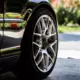 Kāpēc auto riepas ir melnas? Atklājums, kas pārsteidz!