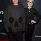 Kellija Osborna negaidīti bildināta Ozija Osborna grupas "Black Sabbath" vēsturiskajā atvadu koncertā
