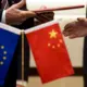 Ķīnas vēstnieks cenšas kliedēt šaubas pirms ES-Ķīnas samita, bet spriedze pieaug
