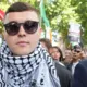Kneecap Reperis Mo Chara Atbrīvots Pret Drošības Naudu Pēc Tiesas Sēdes Londonā Par Hezbollah Apsūdzībām