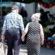 Ko patiesībā nožēlo seniori? Atziņas par laulību, bērniem un dzīves jēgu jauniešiem