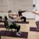 Krēslu Joga Iekaro Ņujorku: Kā Seniori Atgūst Vitalitāti Lielpilsētas Sirdī
