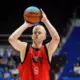 Krievu basketbolists Parīzē aizturēts par vērienīgu naudas izspiešanu: starptautisks skandāls met ēnu uz sporta zvaigznes nākotni