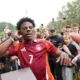 Kristenas sapnis par "Laimas dārzu" sašķīst uz slidena Daugavas stadiona seguma: Vai "labbūtība" ir tikai skaists vārds?