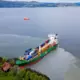 Kuģis Norvēģijas Fjordā Gandrīz Ietriecās Mājā – Navigators Aizmiga Dežūrā