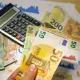 Latvija Piesaista Miljardu Eiro ar Jaunām Piecu Gadu Obligācijām: Spēcīgs Signāls Starptautiskajiem Investoriem