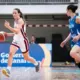 Latvijas U18 basketbolistes piedzīvo rūgtu zaudējumu pret serbiju, bet cīņa par nākotni turpinās Spānijas karstumā