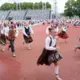 Latvijas bērnu skaits turpina sarukt: demogrāfiskās dilemmas un nākotnes izaicinājumi