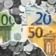 Latvijas iedzīvotāji slīkst parādos: Kavēto maksājumu lavīna sasniedz 1,7 miljardus eiro un turpina augt