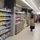 Latvijas pārtikas cenu mīkla: kāpēc veikalu plauktos sadārdzinājums ir straujāks nekā Eiropā un ko nosaka iekšzemes faktori?