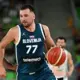 Luka Dončičs pēc traumas atgriežas Rīgā un žilbina Slovēnijas uzvarā pirms "EuroBasket 2025"