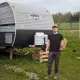 MI ēna: Pieredzējis programmists zaudē darbu un nonāk krīzē