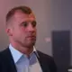 Mairis Briedis pieprasa atpakaļ cimdus IShowSpeed: starpgadījums, kas satricinājis Latviju