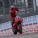 Marks Markess izcīna piekto uzvaru pēc kārtas Čehijas “MotoGP”, nostiprinot līderpozīciju
