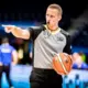 Mārtiņš Kozlovskis atklāj basketbola tiesnešu noslēpumus: Kāpēc svilpes kavējas un ko gaidīt no EuroBasket 2025?