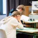 Matemātikas eksāmena rezultāti pārsteidz: gandarījums un asas debates par zināšanu līmeni